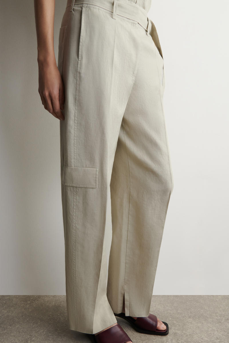 COS ベルト付きリネンバレルレッグパンツ