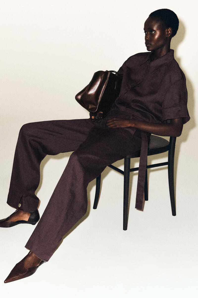 COS ベルト付きリネンバレルレッグパンツ