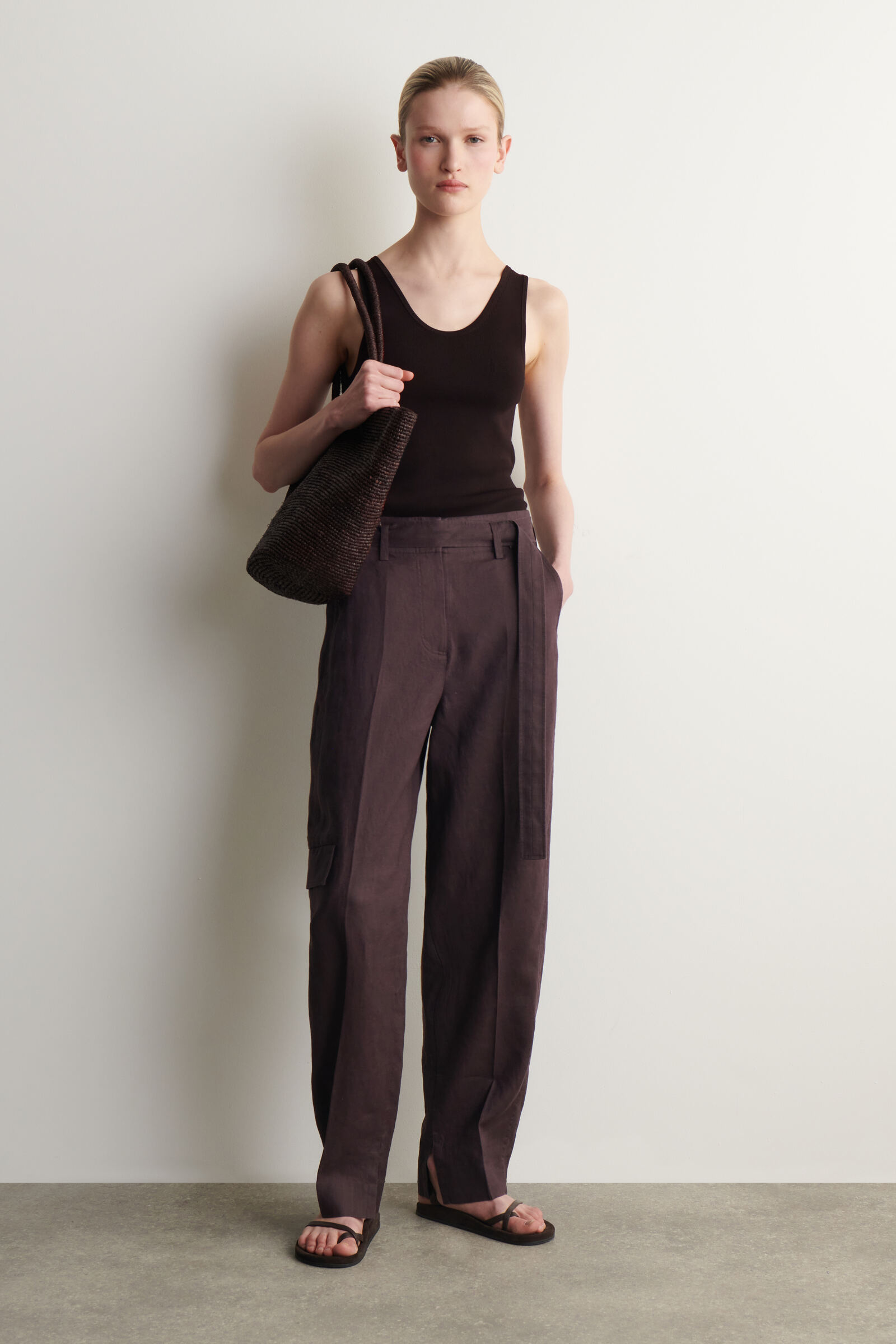 BELTED LINEN BARREL-LEG TROUSERS ベルト付きリネンバレルレッグ