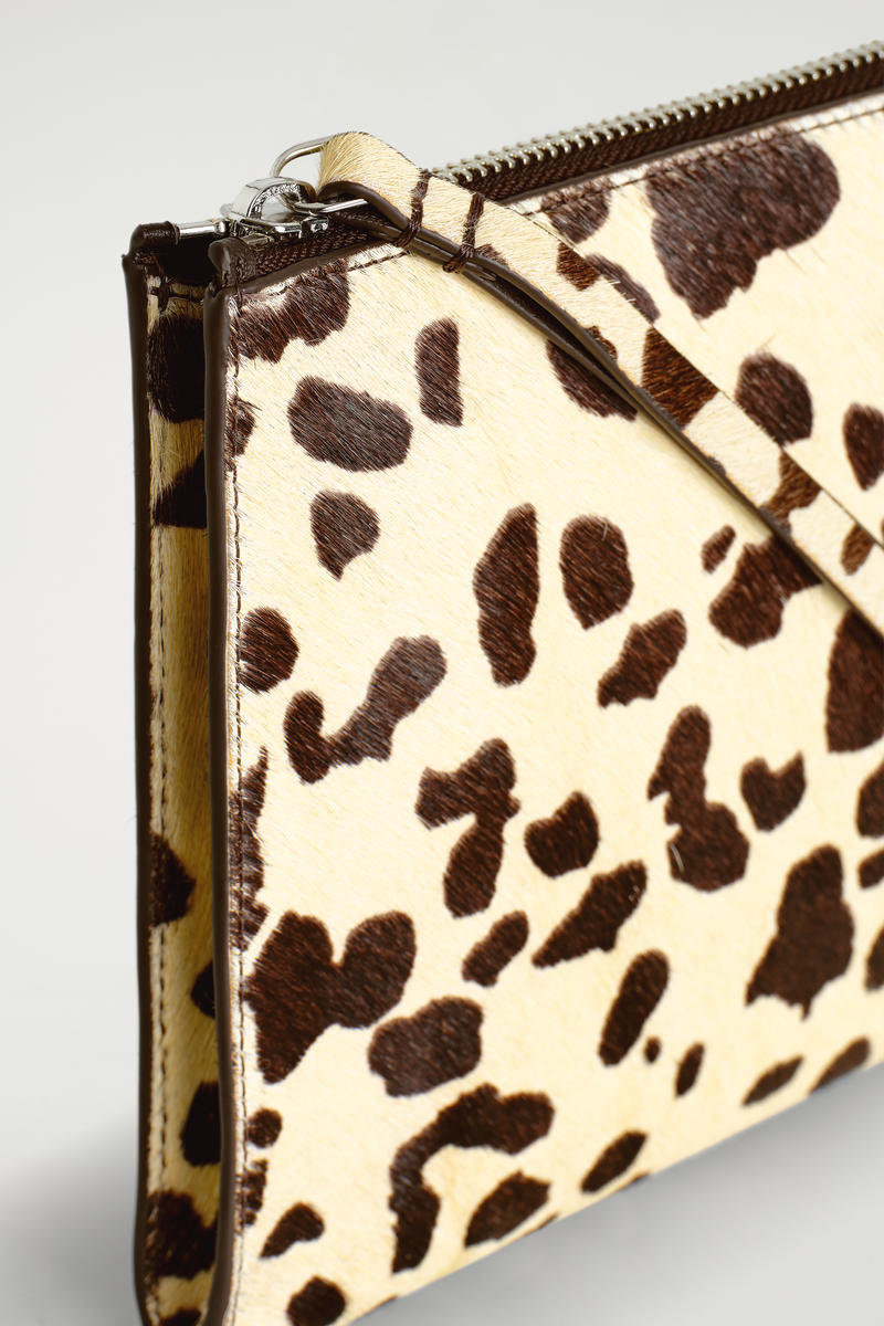 COS アニマル柄 ポニーヘア レザーポーチ