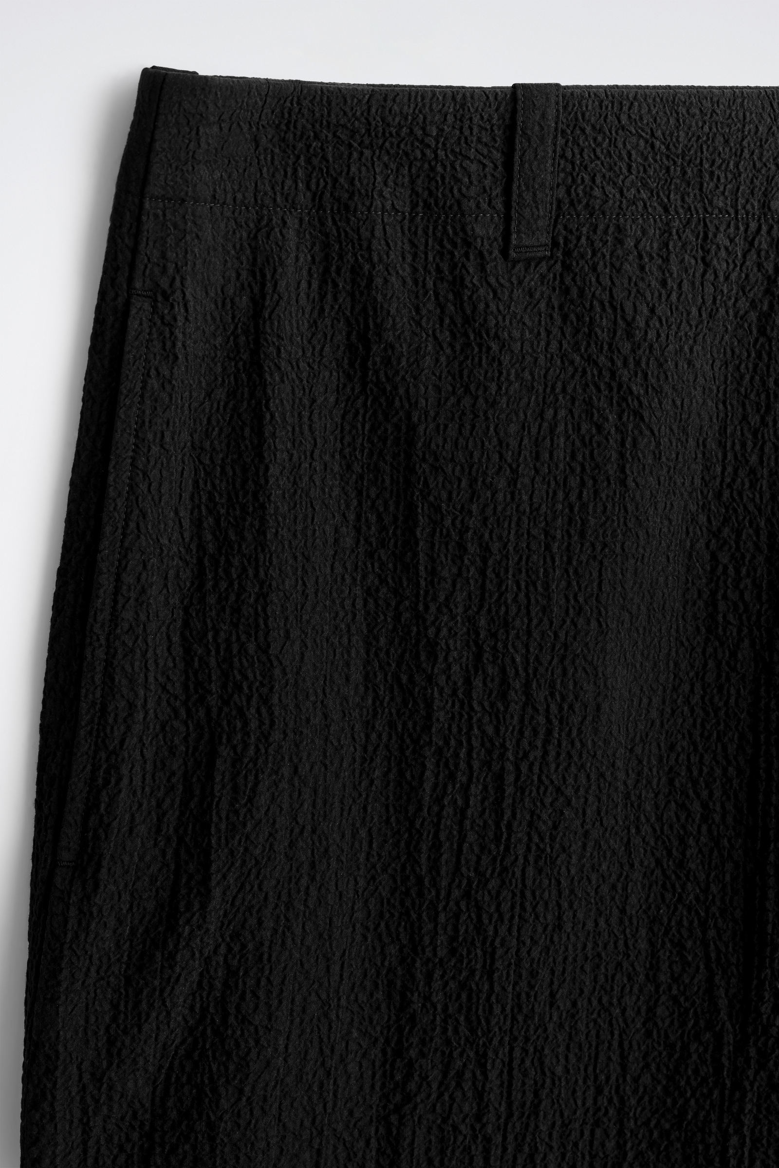 COSシアサッカーストレートレッグパンツ黒46 SEERSUCKER RELAXED-FIT STRAIGHT-LEG TROUSERS シアサッカー