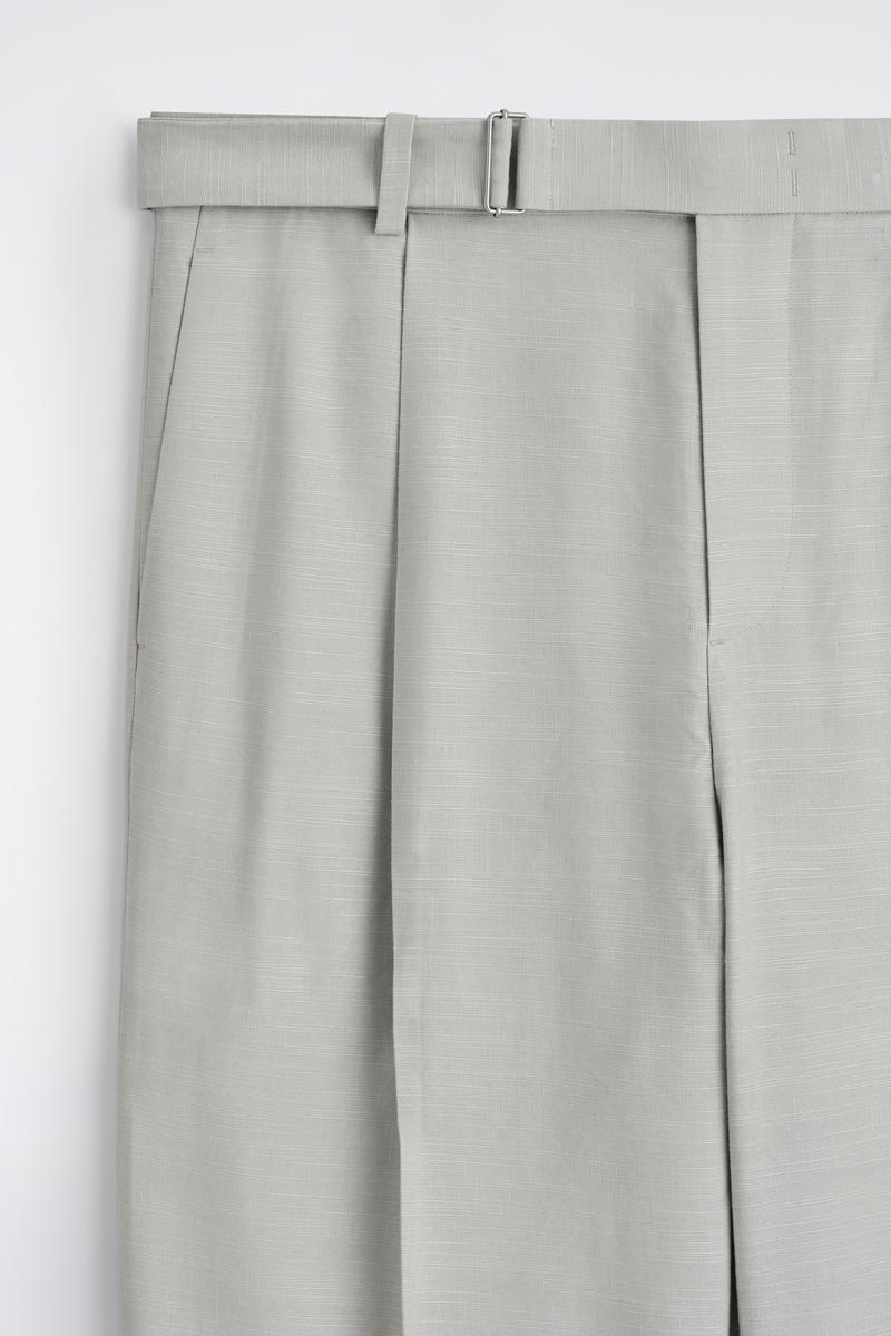 COS ベルト付き ワイドレッグパンツ  - リネンブレンド素材