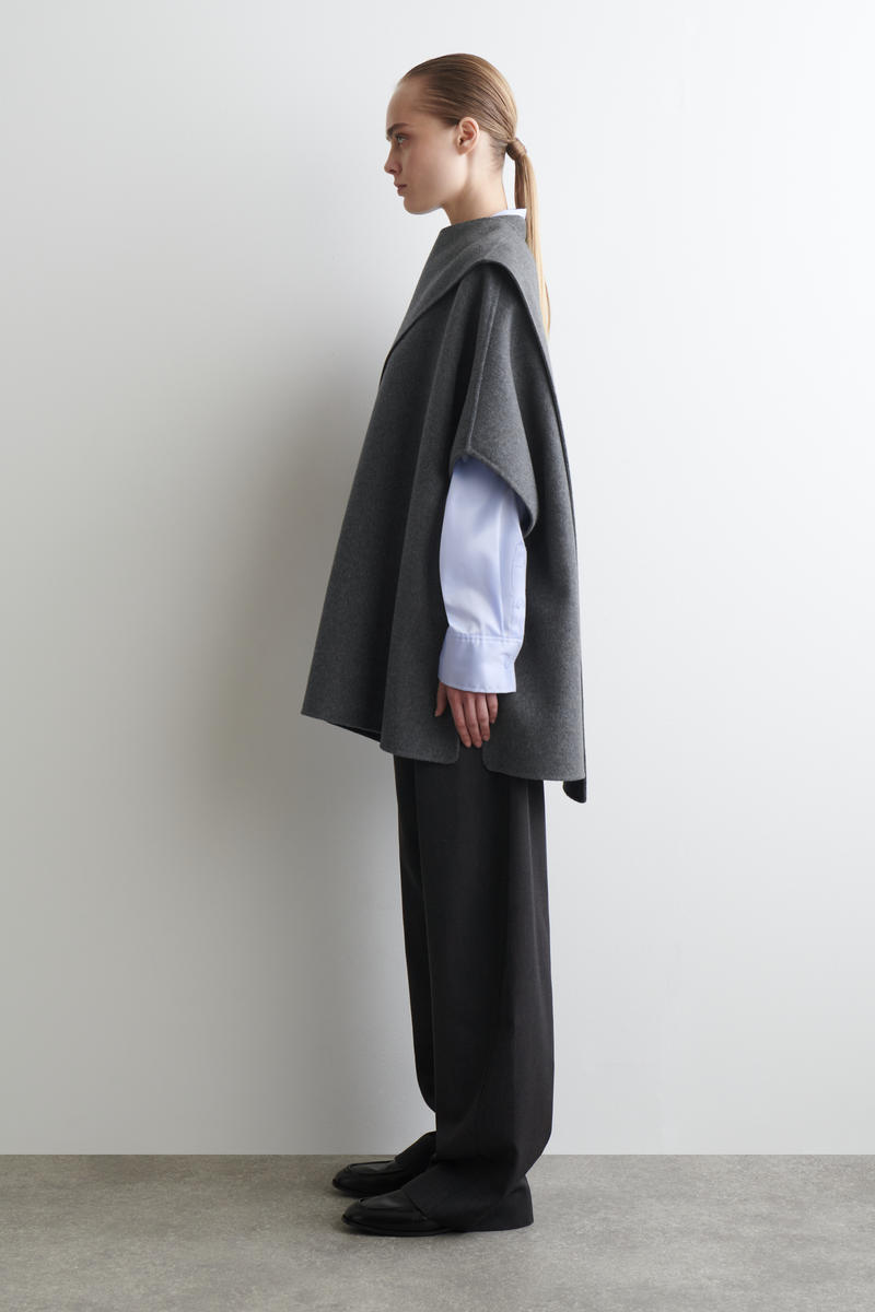 DOUBLE-FACED MERINO WOOL SCARF CAPE ダブルフェイスメリノウール