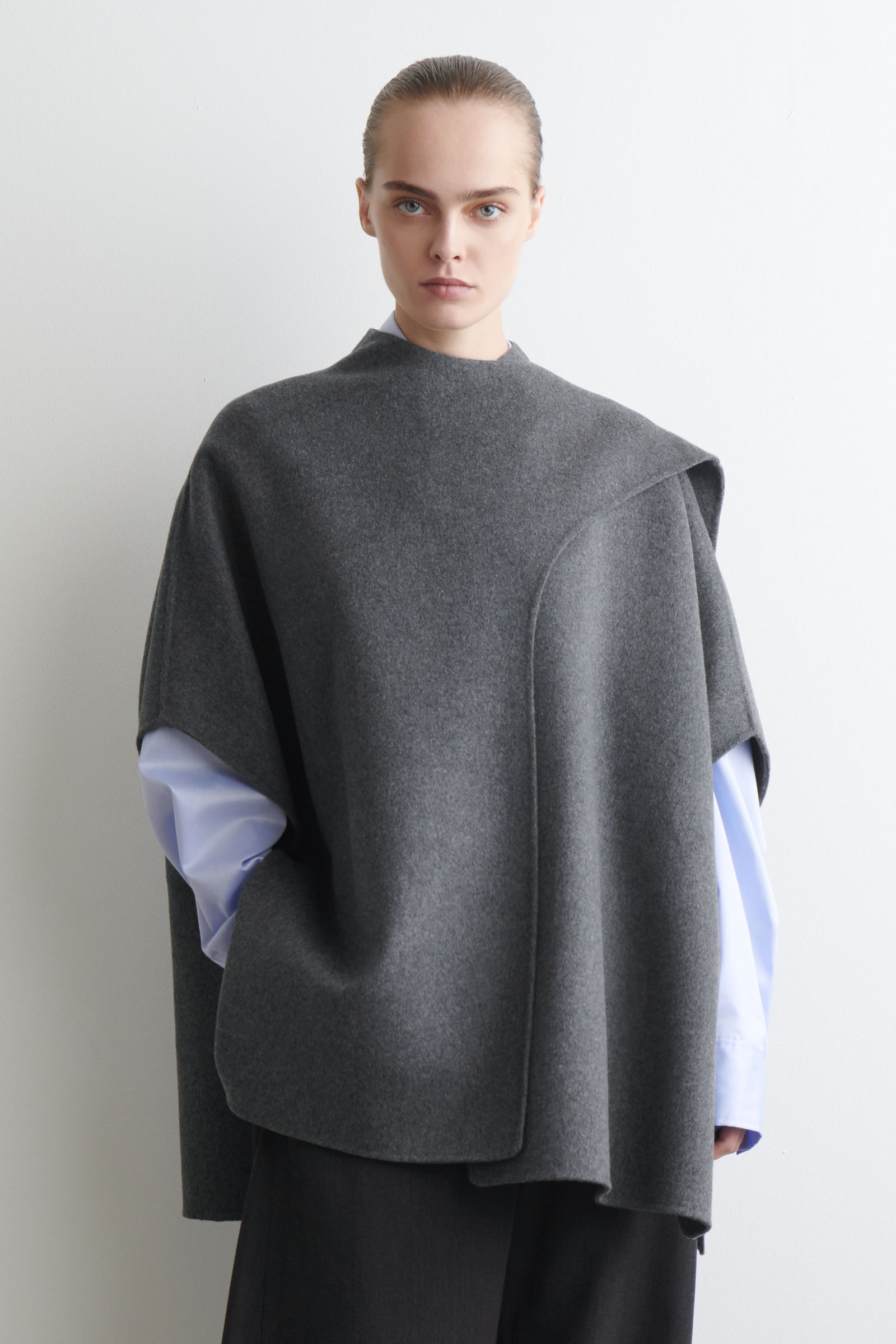 DOUBLE-FACED MERINO WOOL SCARF CAPE ダブルフェイスメリノウール