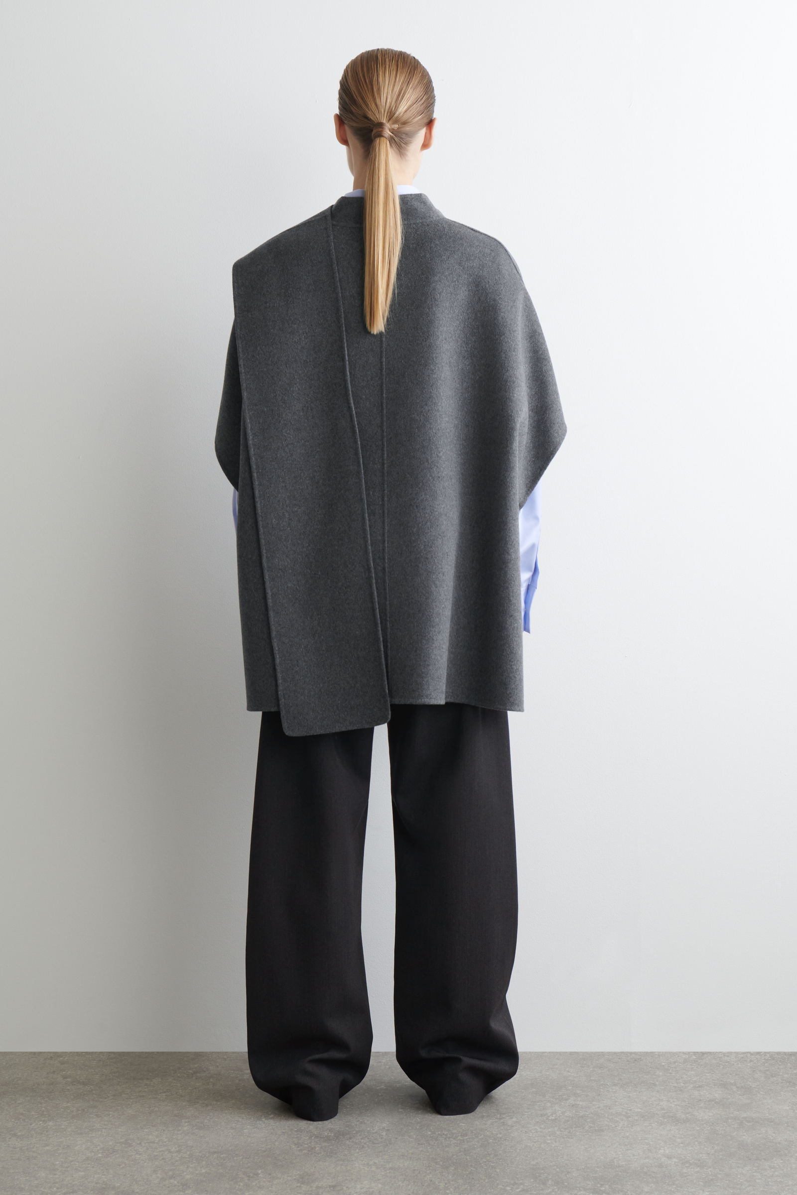 DOUBLE-FACED MERINO WOOL SCARF CAPE ダブルフェイスメリノウール