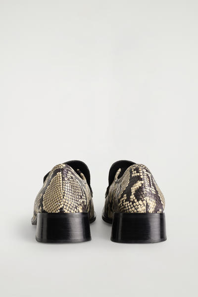 COS スクエアトゥ  ヒールローファー レザー素材