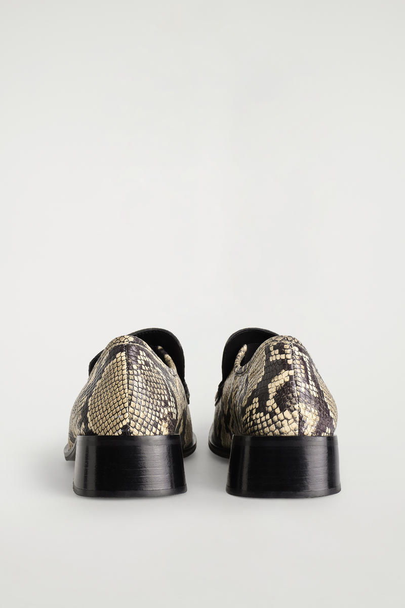 COS スクエアトゥ  ヒールローファー レザー素材