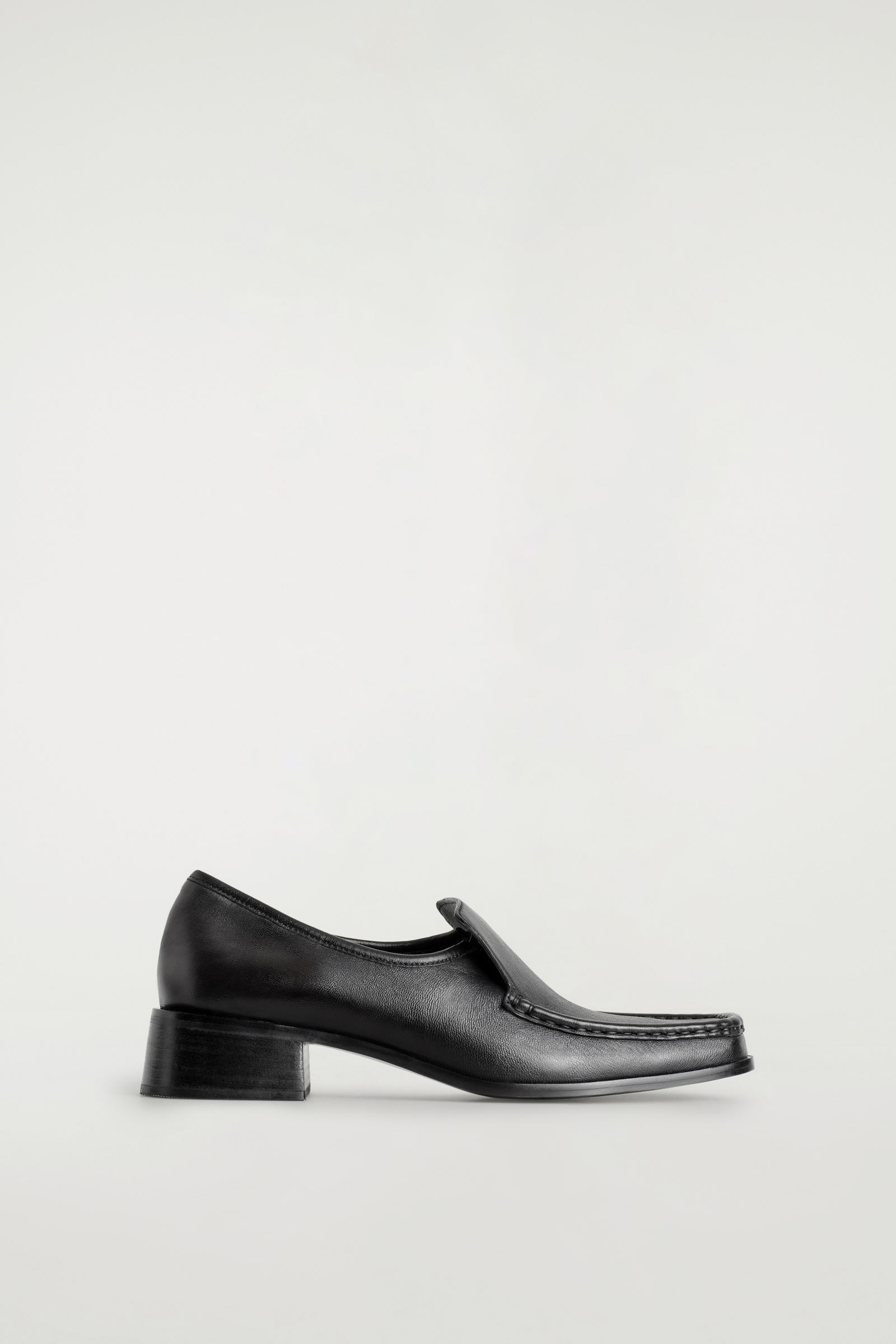 SQUARE-TOE LEATHER HEELED LOAFERS スクエアトゥ ヒールローファー