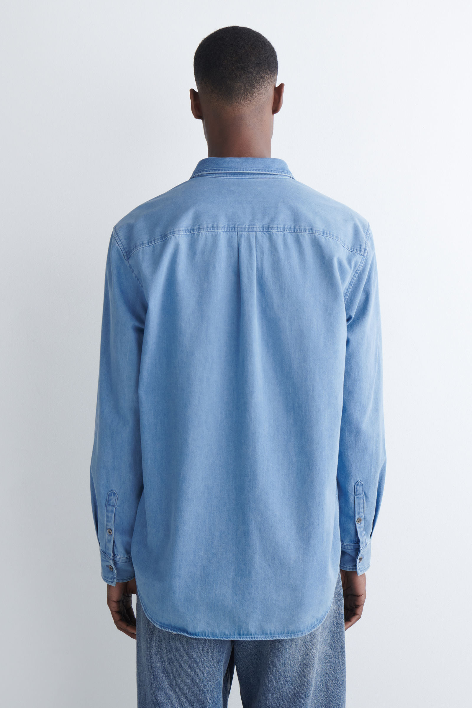 新品未使用タグ付き　COSデニムシャツ DENIM SHIRT デニムシャツ ブルー｜COS コス 公式オンラインストア