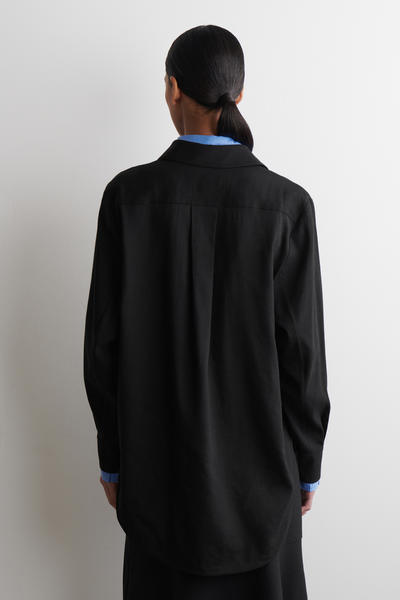 COS ロングラインリネンシャツ