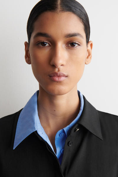 COS ロングラインリネンシャツ