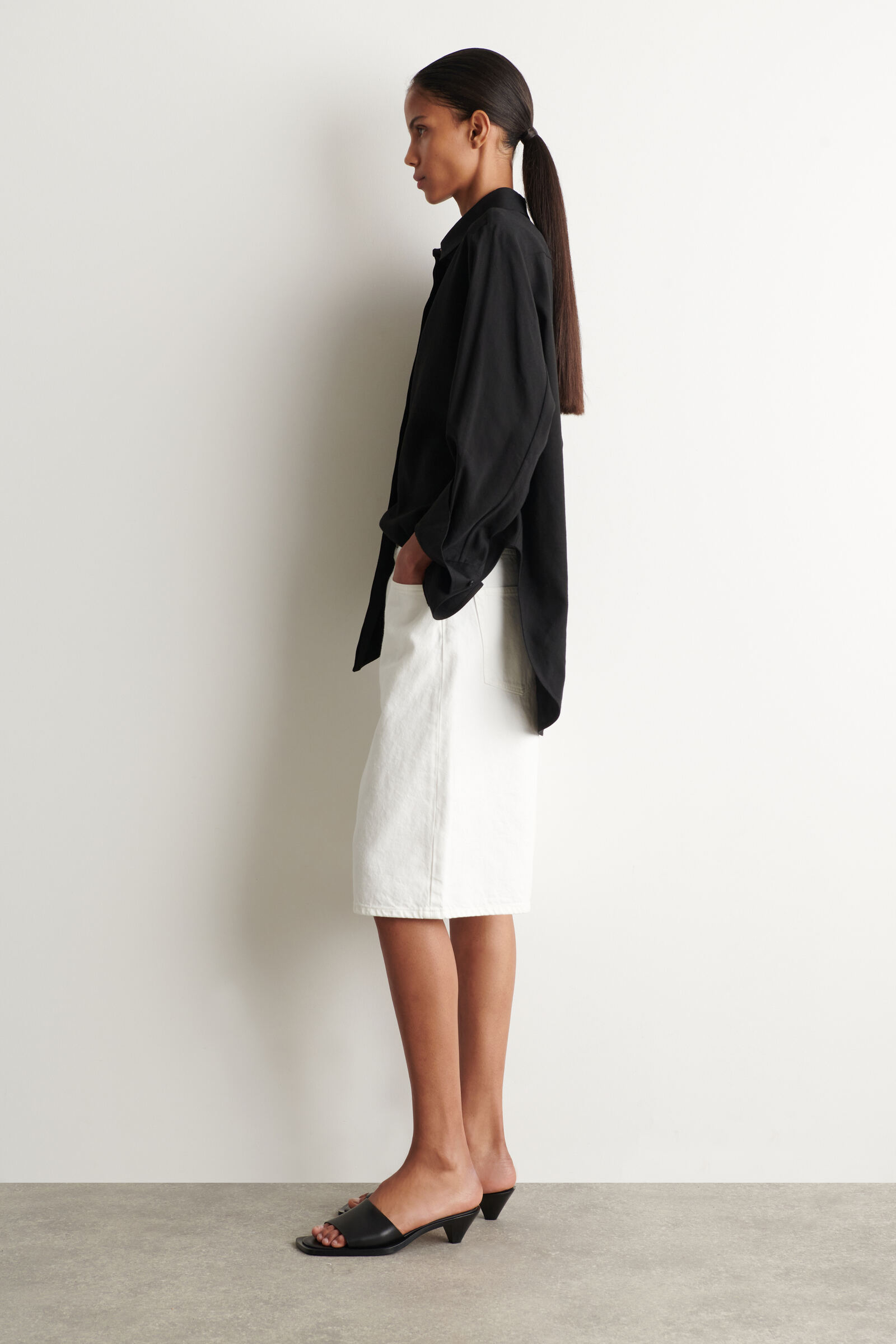 LONGLINE LINEN SHIRT ロングラインリネンシャツ ブラック｜COS コス