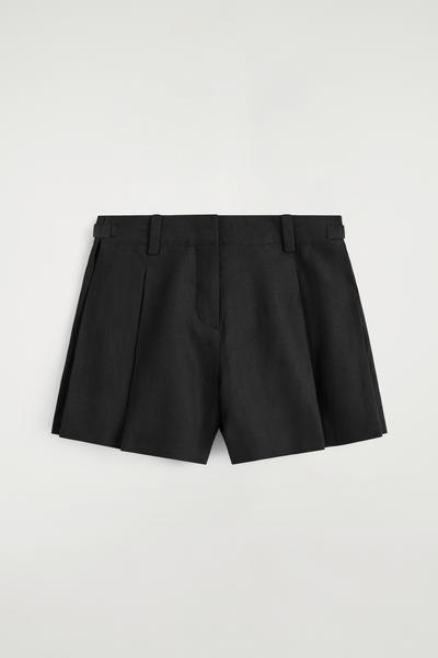 COS プリーツ入りベルト付き リネンショーツ