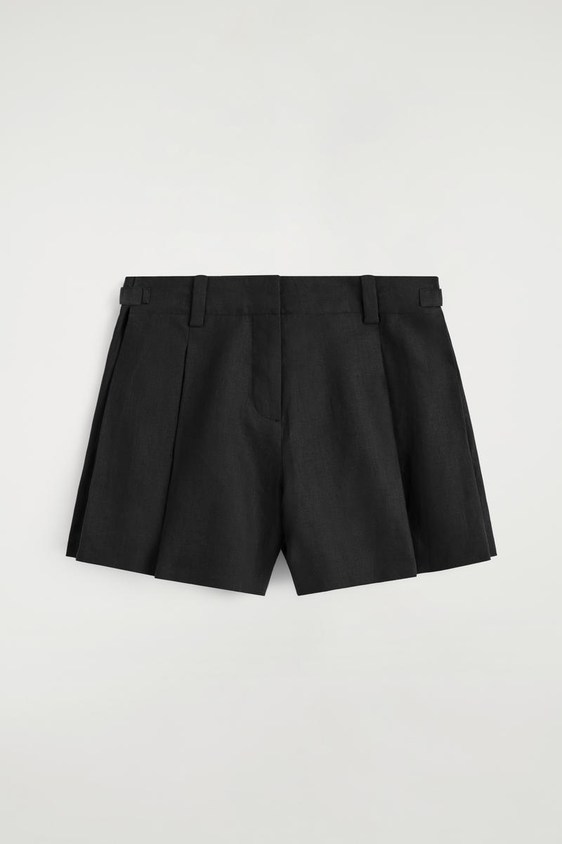 COS プリーツ入りベルト付き リネンショーツ