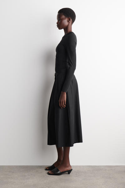 COS プリーツ入り コットンキュロット