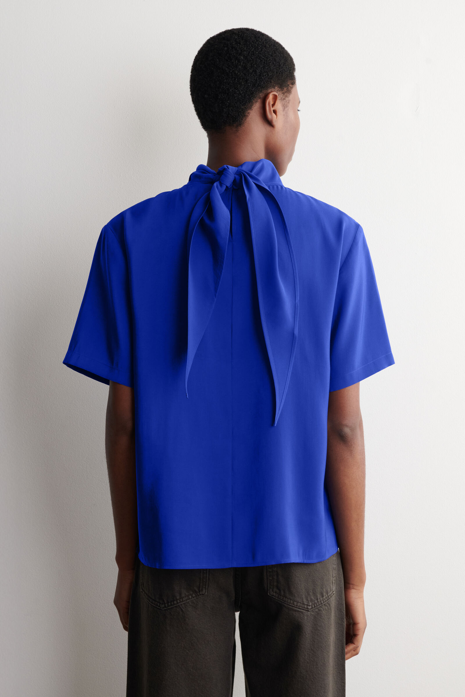 PLEATS PLEASE フラワースカル　青　トップス DRAPED SCARF-DETAIL TOP スカーフディテールのドレープトップ