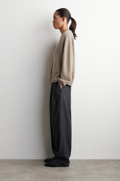 COS カシミアVネックカーディガン