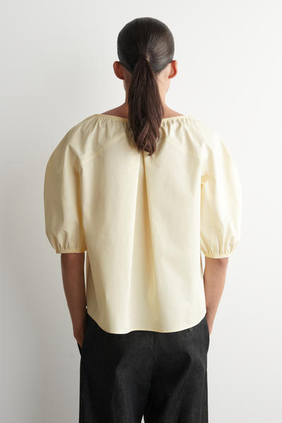 COS ギャザード パフスリーブブラウス