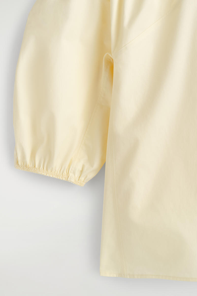 COS ギャザード パフスリーブブラウス