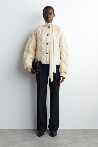 COS ギャザー入り キルティングダウンジャケット