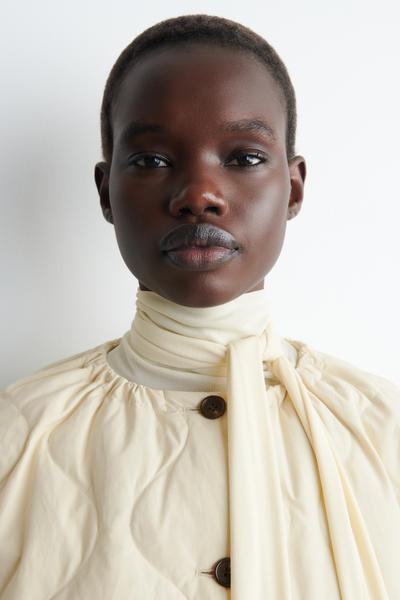 COS ギャザー入り キルティングダウンジャケット