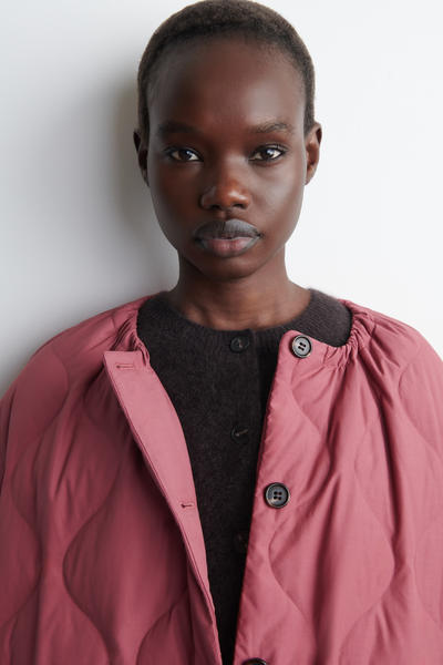 COS ギャザー入り キルティングダウンジャケット