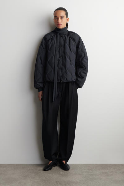 COS ギャザー入り キルティングダウンジャケット