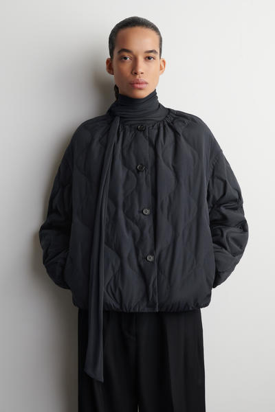 COS ギャザー入り キルティングダウンジャケット