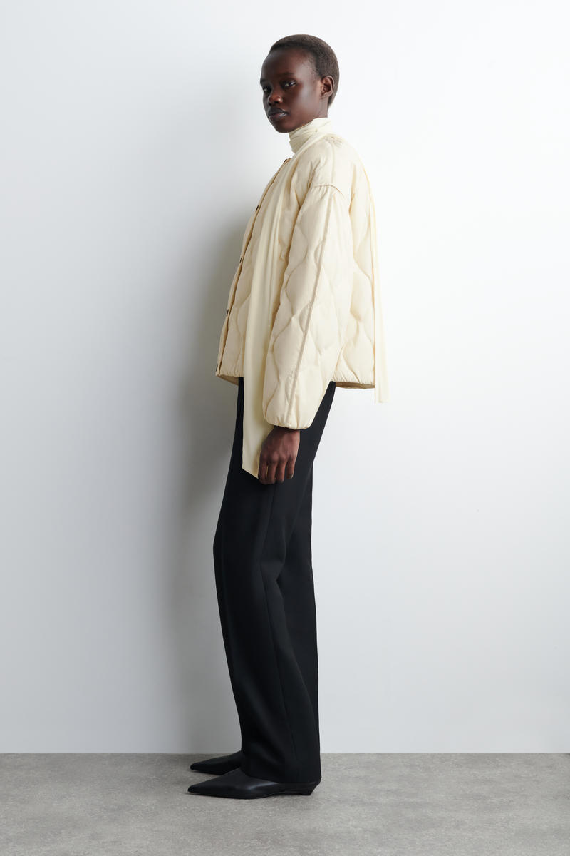 COS ギャザー入り キルティングダウンジャケット