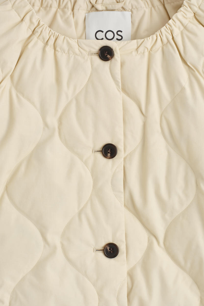 COS ギャザー入り キルティングダウンジャケット