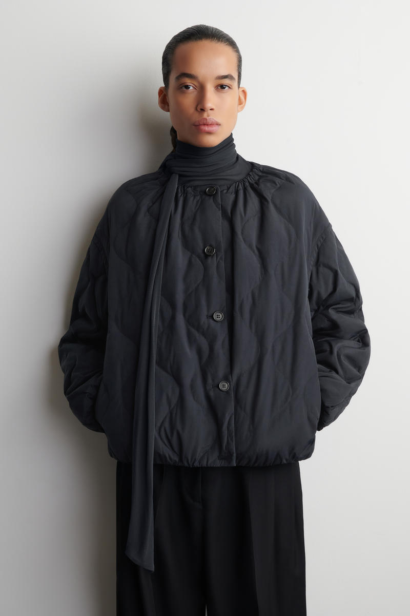 COS ギャザー入り キルティングダウンジャケット