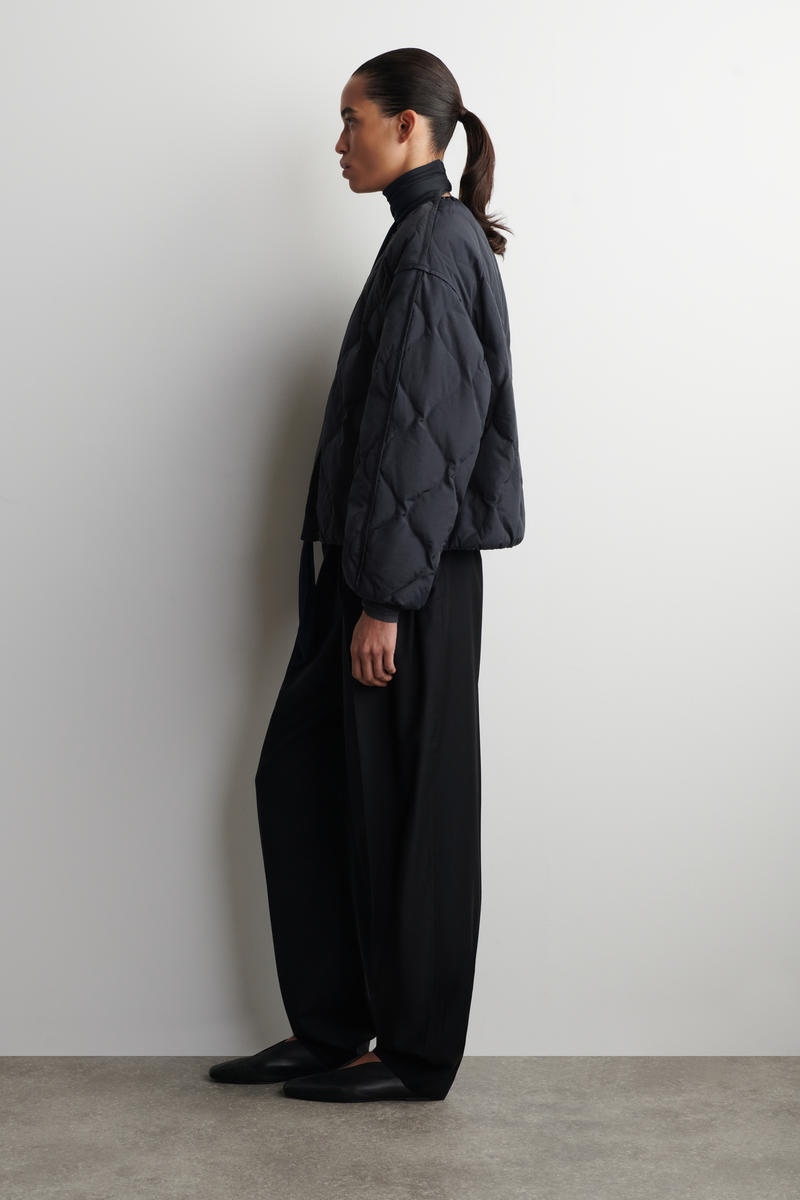 COS ギャザー入り キルティングダウンジャケット