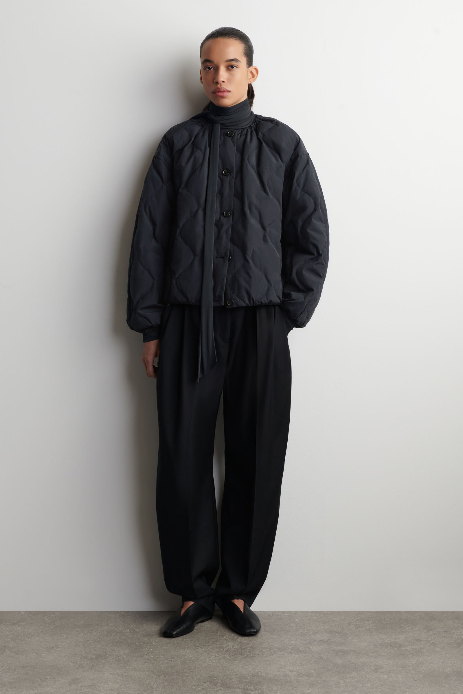 COS ダウンジャケット GATHERED QUILTED DOWN JACKET ギャザー入り キルティングダウン