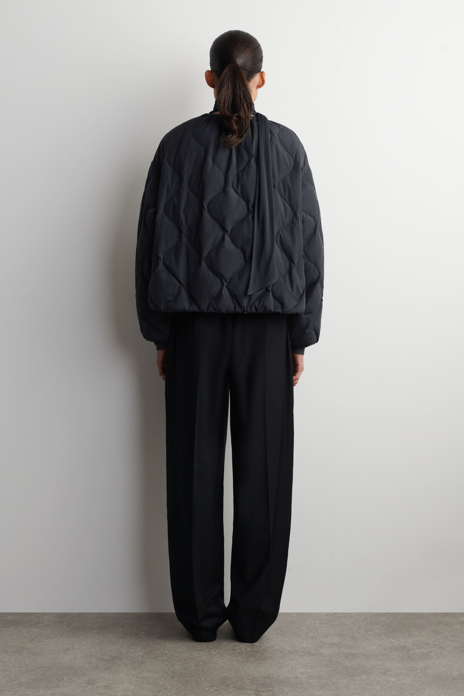 【美品】COS ネイビー　キルティング ダウン　ポンチョ 新作キルティングダウンコート】 | アナイ | 大丸札幌店公式 SHOP BLOG