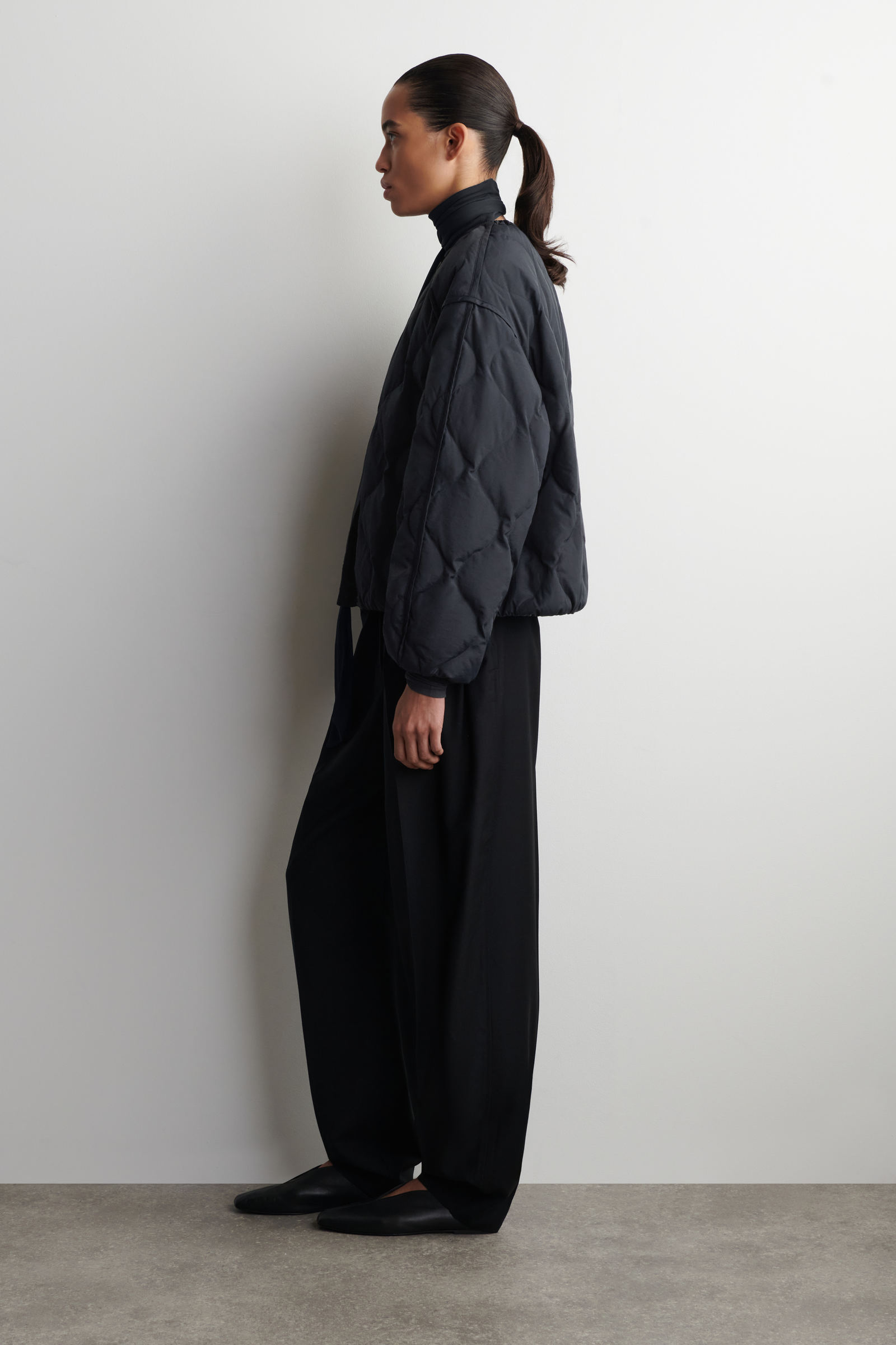 【美品】COS ネイビー　キルティング ダウン　ポンチョ GATHERED QUILTED DOWN JACKET ギャザー入り キルティングダウン