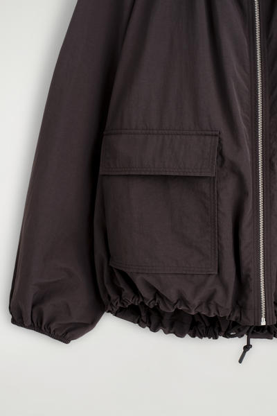 COS テクニカルフード付きパーカージャケット