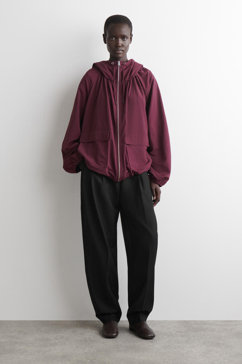 COS テクニカルフード付きパーカージャケット