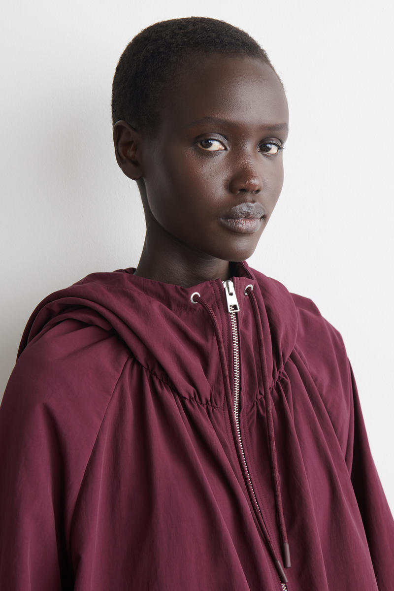 COS テクニカルフード付きパーカージャケット