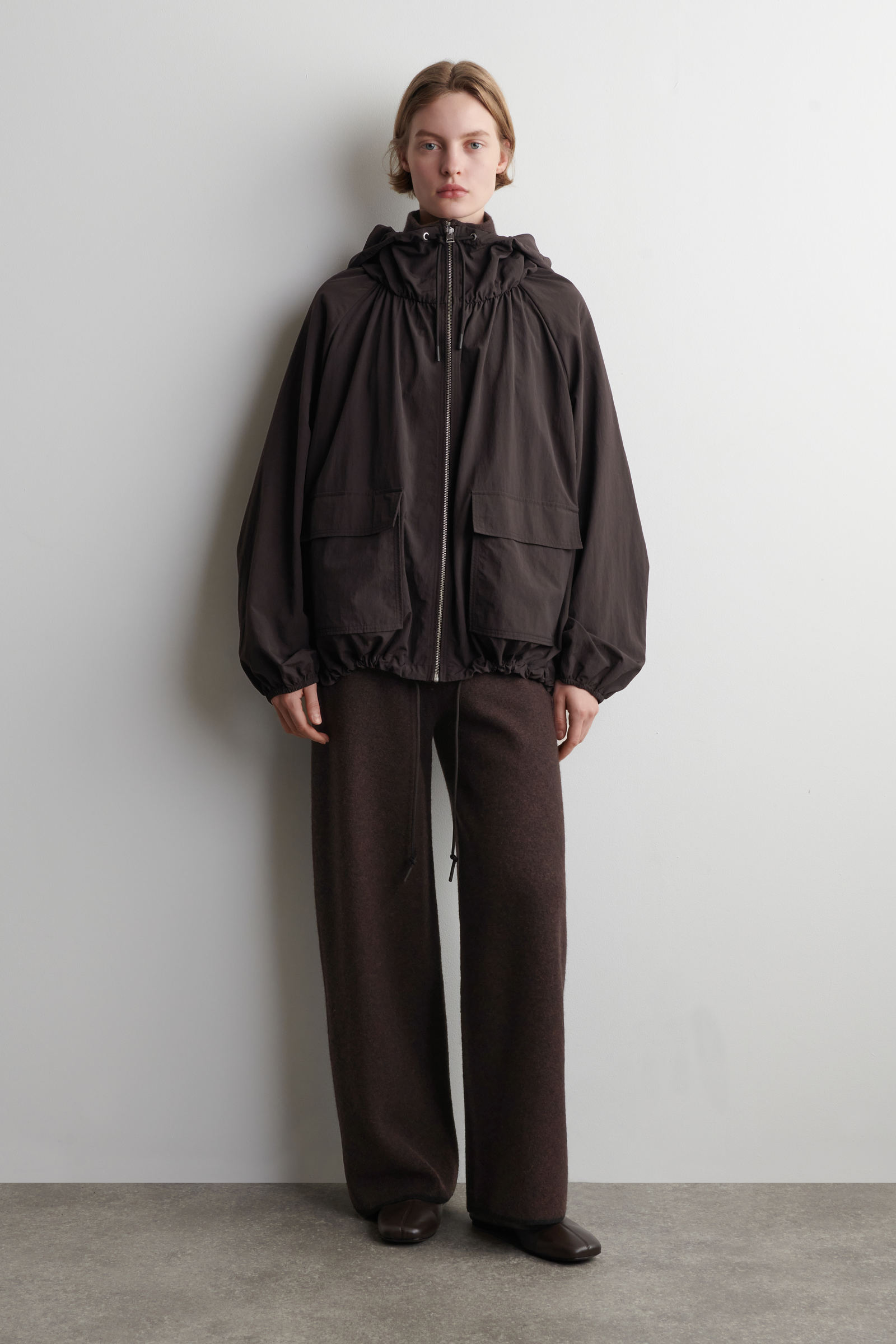 COS オーバーサイズ テクニカル フード付きパーカージャケット TECHNICAL HOODED PARKA JACKET オーバーサイズ テクニカルパーカー