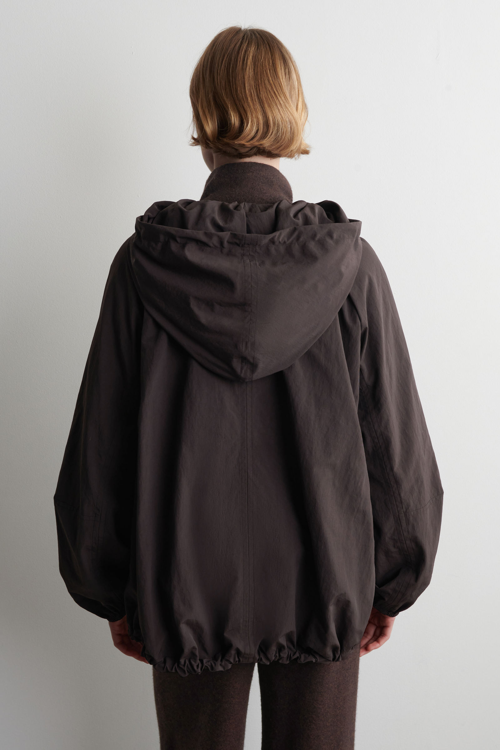 COS オーバーサイズ テクニカル フード付きパーカージャケット TECHNICAL HOODED PARKA JACKET オーバーサイズ テクニカルパーカー