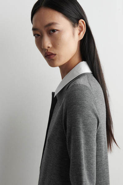 COS レイヤードカラー メリノウール ミニドレス