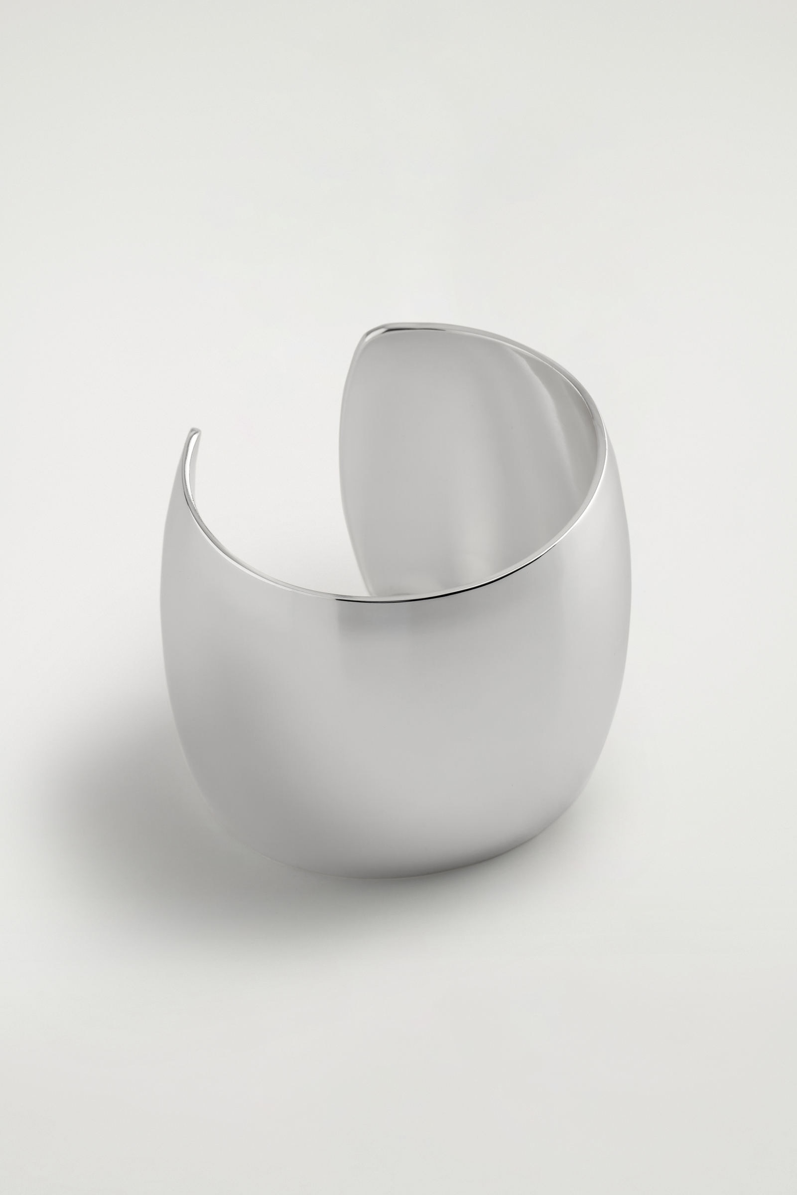 COS SLIM STERLING SILVER カフバングル WIDE CUFF ワイドカフ シルバー｜COS コス 公式オンラインストア