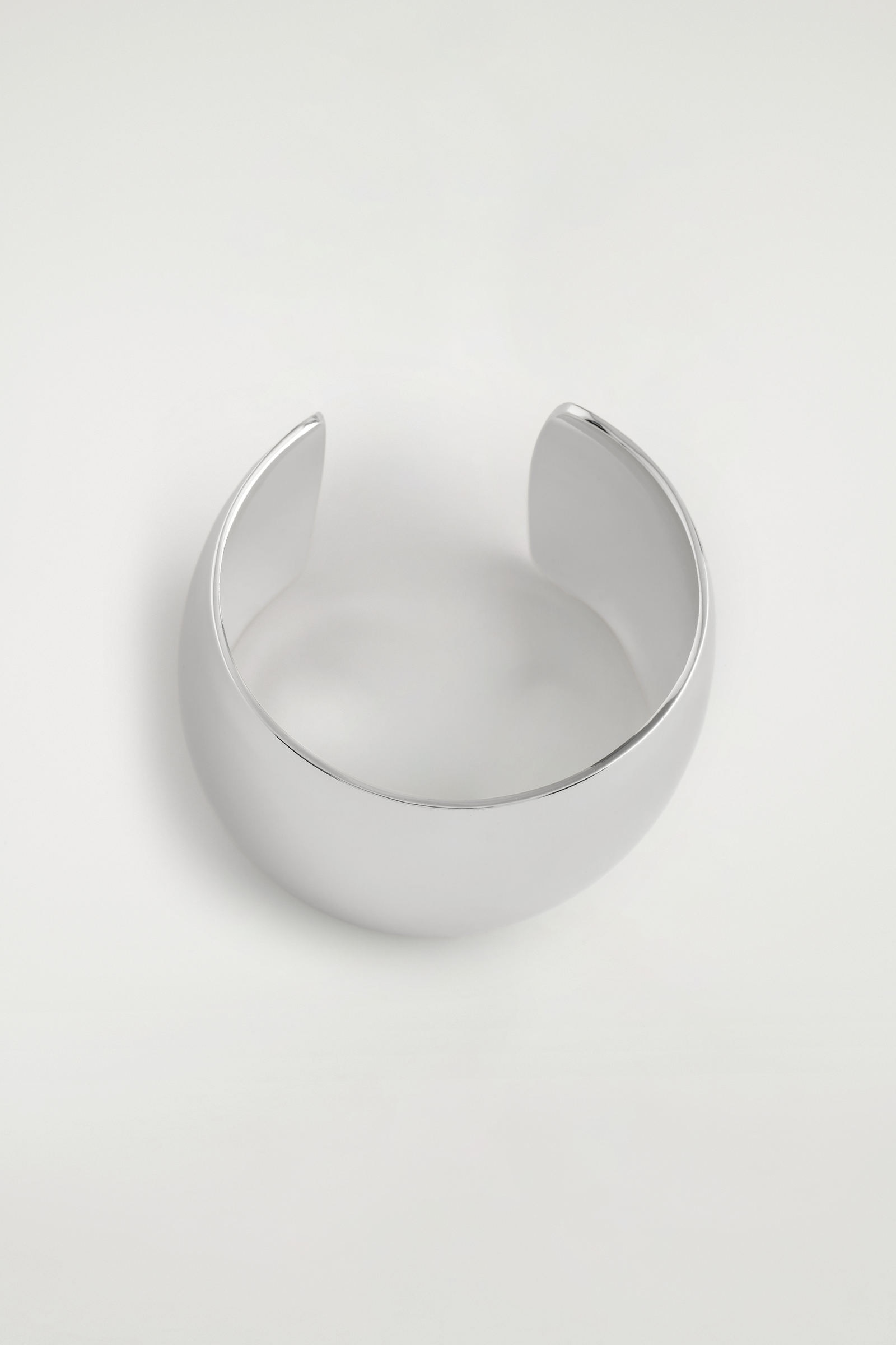 WIDE CUFF ワイドカフ シルバー｜COS コス 公式オンラインストア