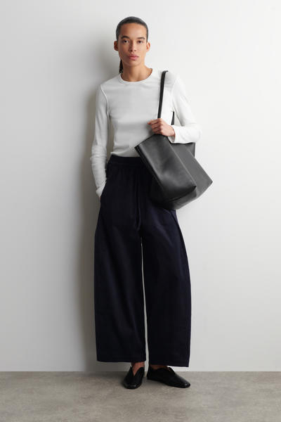 COS ウエストゴム入り コーデュロイ バレルレッグパンツ