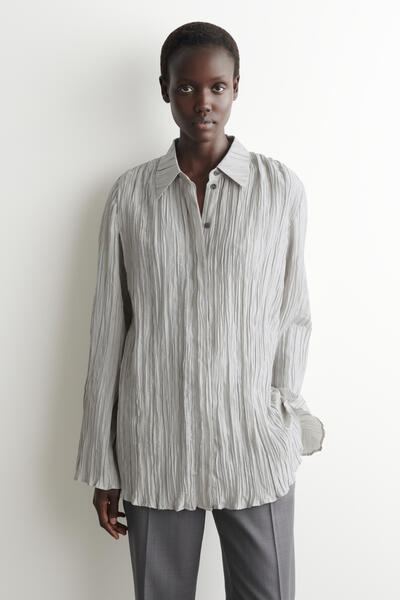 COS ラウンドシルエット テクスチャードシルクシャツ