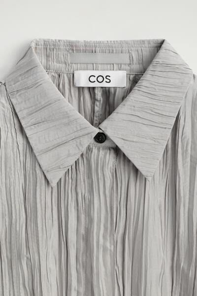 COS ラウンドシルエット テクスチャードシルクシャツ
