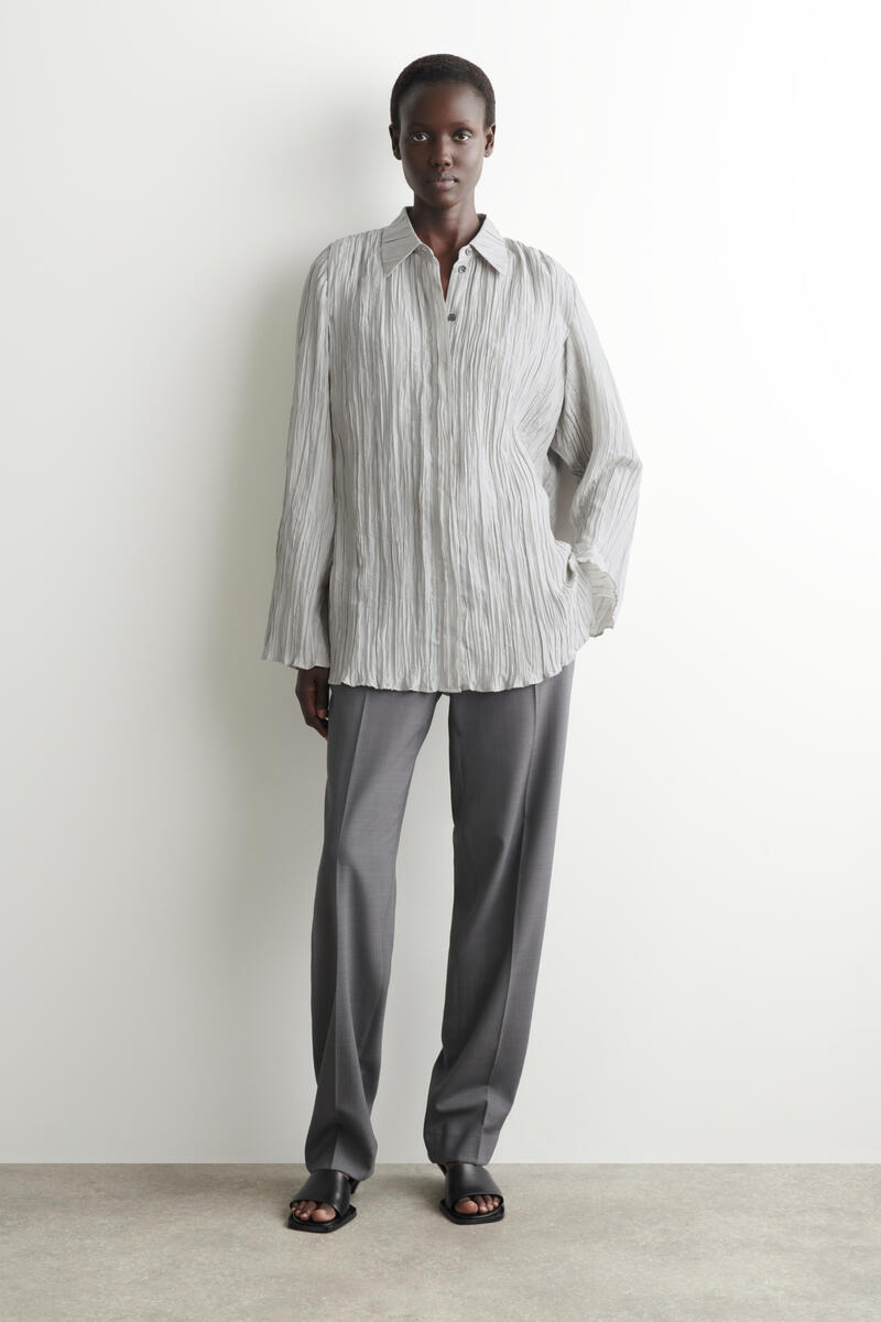 COS ラウンドシルエット テクスチャードシルクシャツ