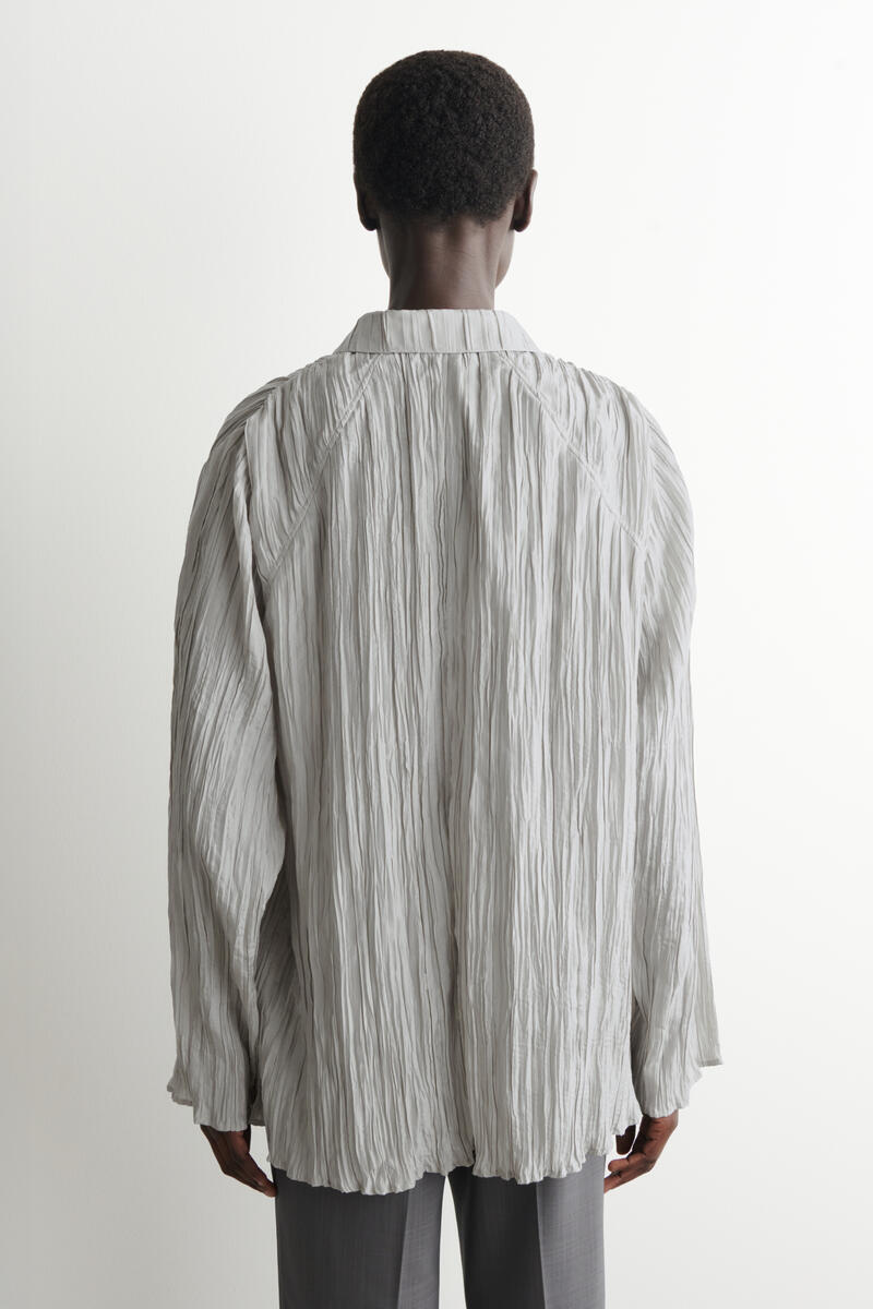 COS ラウンドシルエット テクスチャードシルクシャツ