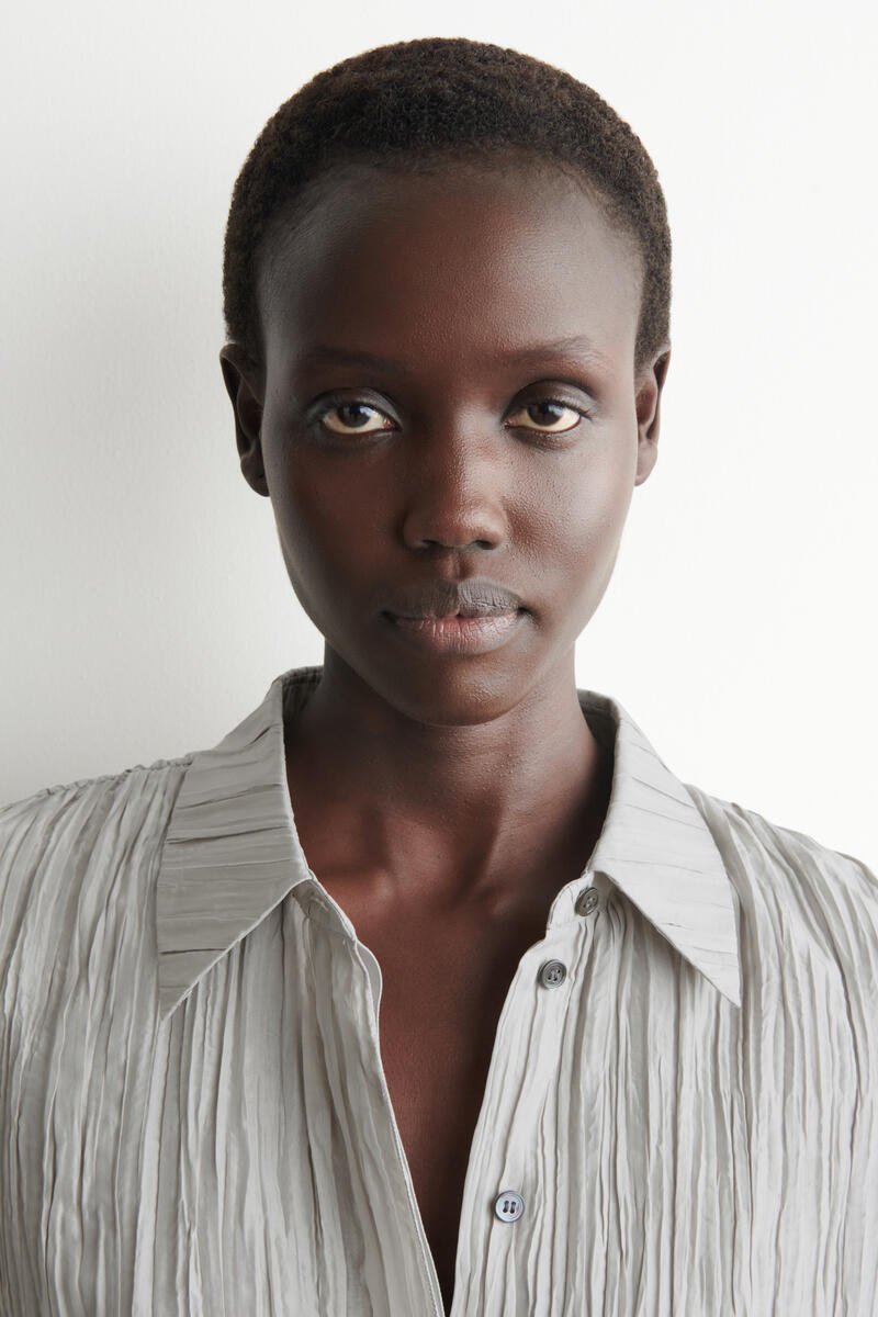 COS ラウンドシルエット テクスチャードシルクシャツ