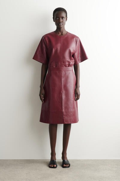 COS パネル切替 テクスチャードレザーTシャツ